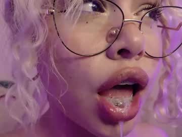 Haelycute dildo show