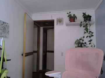 Littlelaksmi self squirt camshow - 05-21-2022