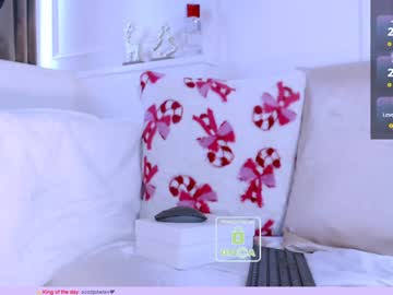 Thegirlonthecouch dildo camshow