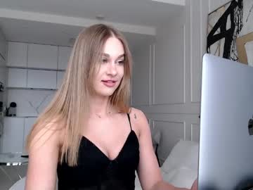 Mistressuniverse anal show