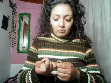 Sexy_lolas ass play camshow