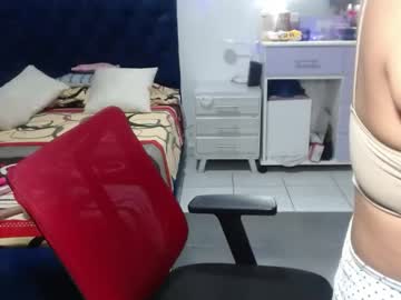 Pervert_mommy_x oiled camshow