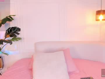 Nicole_whitee toy fun show