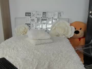 Eroticsensualkitty4u with friend show