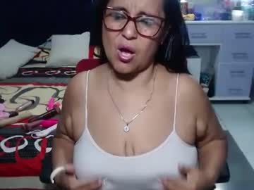 Pervert_mommy_x tits and ass