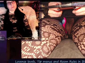 Atrena pussy play show