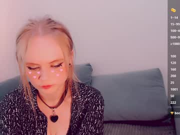 Alicenya pussy play camshow