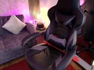 Aurora_thomas with friend