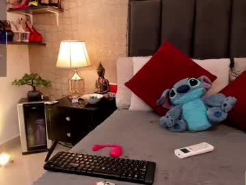 Mariana_c tits and ass camshow