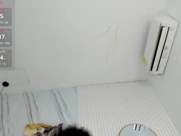 Saralewwis pussy camshow