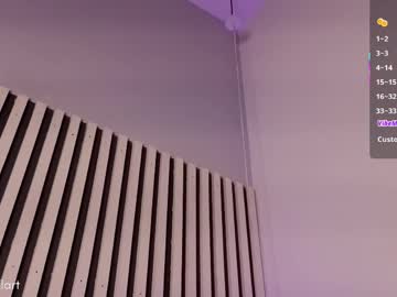 Ariana_klart tits and ass show