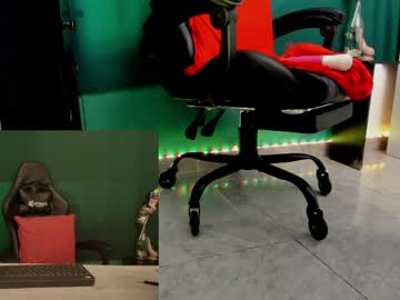 Julieta_wall2 squirt show