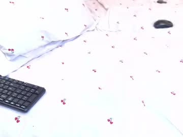 Q_t_pie pussy play show