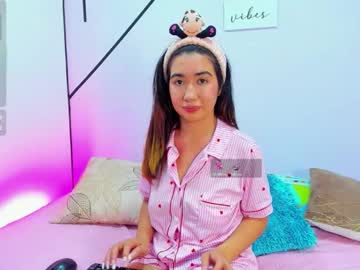 Lisa_white_ pussy play camshow