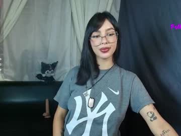 Skinny_emily tits show