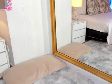 Naylagrey tits and ass camshow