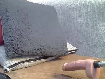 Squirtebony anal camshow