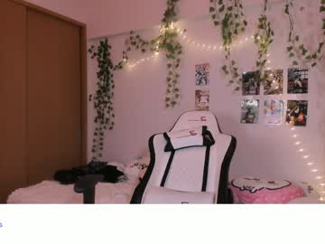 Vivian_qwerty pussy play camshow - 16 October 2024