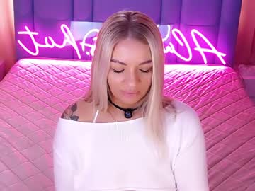 Allwayshottt tits and ass camshow