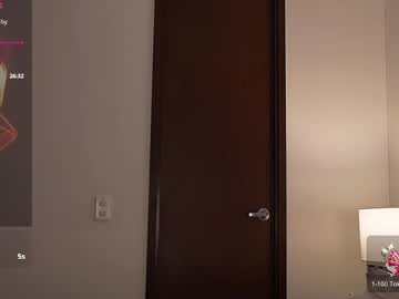Mssophie_war tits and ass