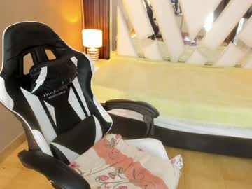 Linda4petite fingering