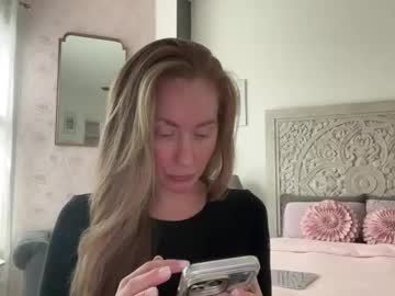 Sarahgiroux86 with friend camshow - 2022-09-03