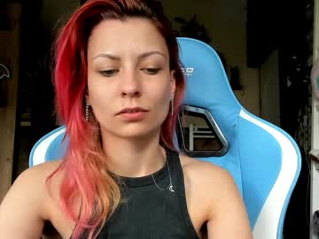 Karoline121 self squirt camshow - 2022-11-30