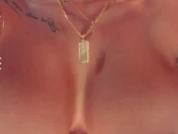 Chloemanson ass play camshow