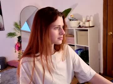 Doll_lesli ass play - February 28 2025