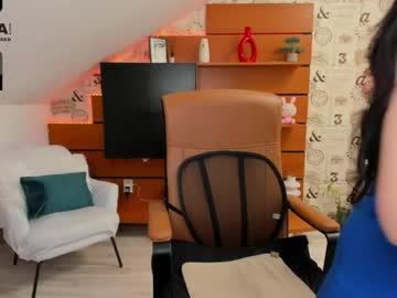 Emillytaylor ass play - 24/10/2024