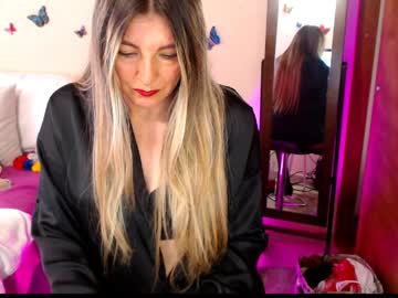 Jolie_mature_ fingering