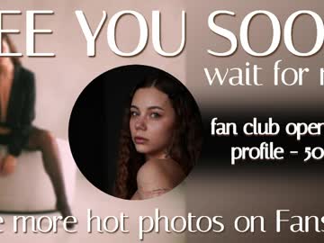 Mia_com tits and ass