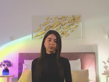 Violetta_finch with friend - 2022 December 03