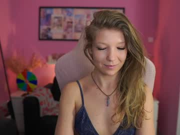 Missicute18 self squirt