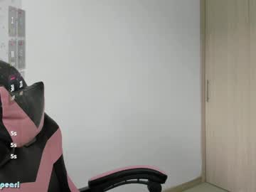 Kmipearl with friend