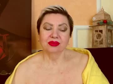 Posh_lady tits and ass