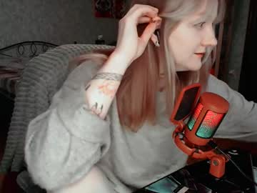 Raiingurl self squirt camshow