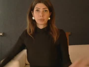 Whitequeen888 self squirt camshow