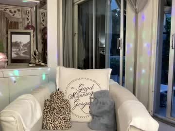 gl1tter_barbie live show