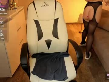 mia_mils live show